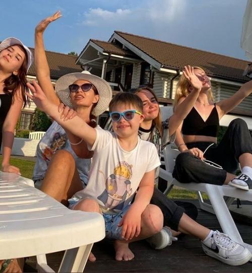 Эвелина бледанс в Сеть фотографии с отдыха выложила. 06