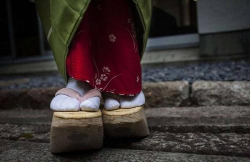 Взгляд на одеяние гейши: больше подготовки, чем изящества. 05 Взгляд на одеяние гейши: больше подготовки, чем изящества. 05