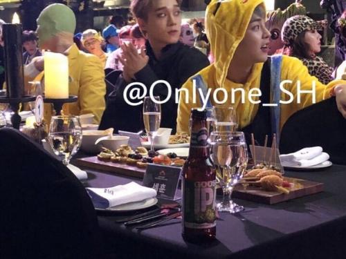 Не знаю шо за тайный поклонник чондэ был на вечеринке см и кто слил эти фотки н о спасибо. 02