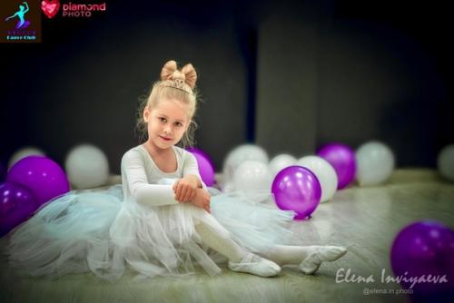Каждая девочка в детстве мечтает стать балериной. 01