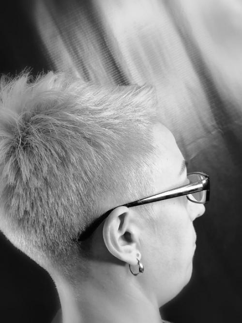 Короткие стрижки уже несколько сезонов подряд являются одним из главных трендов среди женских стрижек. 01