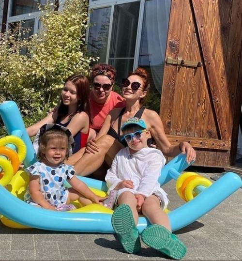 Эвелина бледанс в Сеть фотографии с отдыха выложила. 01