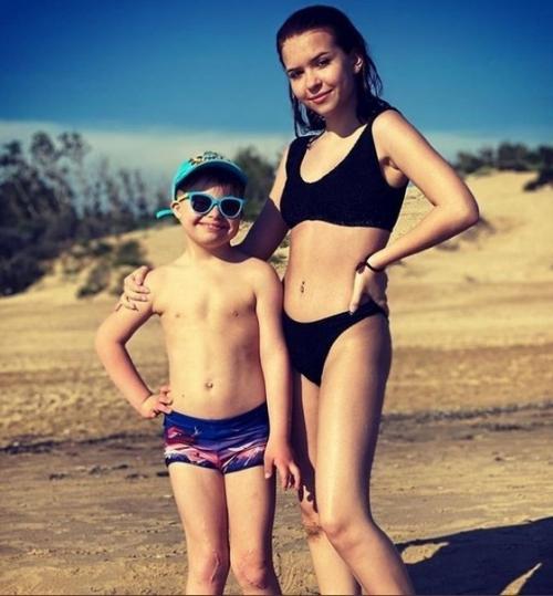 Эвелина бледанс в Сеть фотографии с отдыха выложила. 04