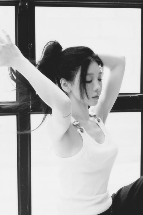 201125: тэен 'Panorama: the Best of Taeyeon' 1 концепт: Essential of Taeyeon 01. 02