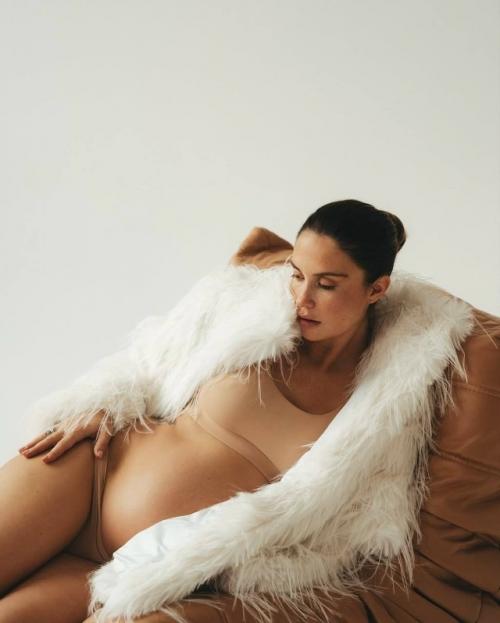 Наконец - то увидела первую беременную фотосессию Агаты муцениеце - такая нежность и естественность в каждом кадре! 02