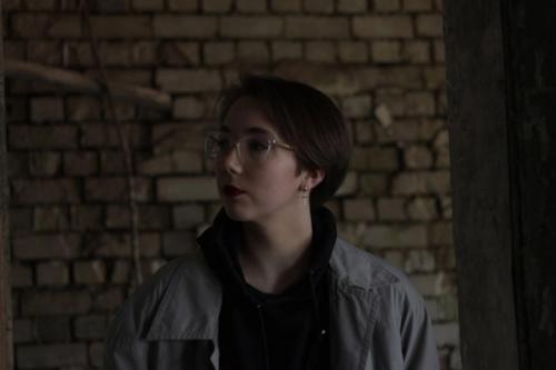 Ваши волосы не подходят под эту стрижку, или у вас голова такая по-другому вас не подстричь. 02