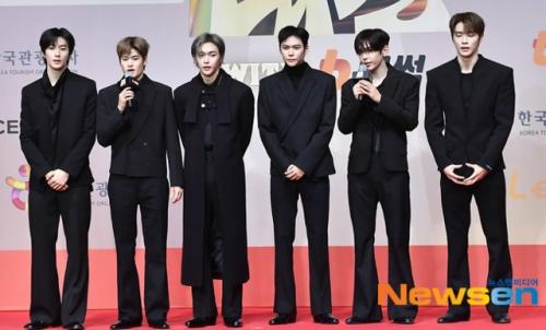 251225: Gayo Daejeon - Riize на красной дорожке. 03