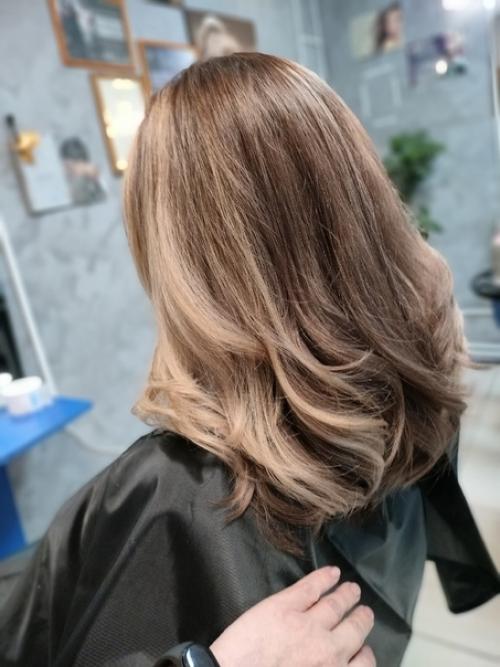 Ваши волосы не подходят под эту стрижку, или у вас голова такая по-другому вас не подстричь. 03