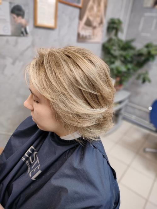 Ваши волосы не подходят под эту стрижку, или у вас голова такая по-другому вас не подстричь. 04