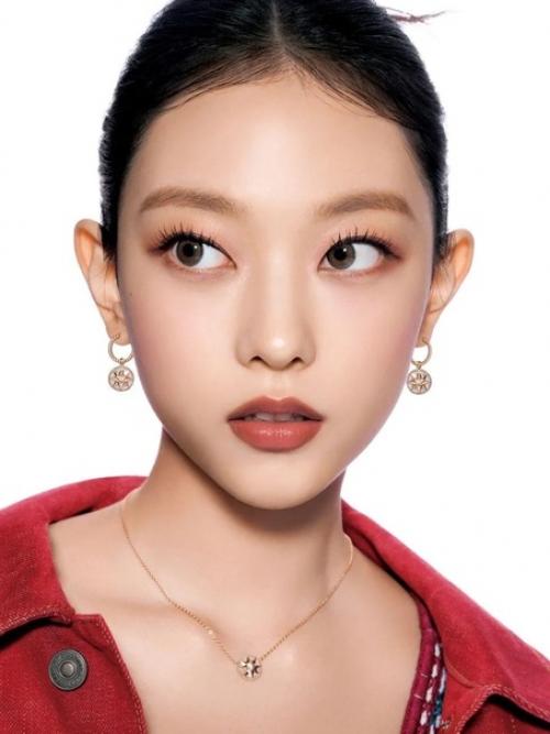 Reddit хэрин из Newjeans для Elle Japan, февраль 2024. 01