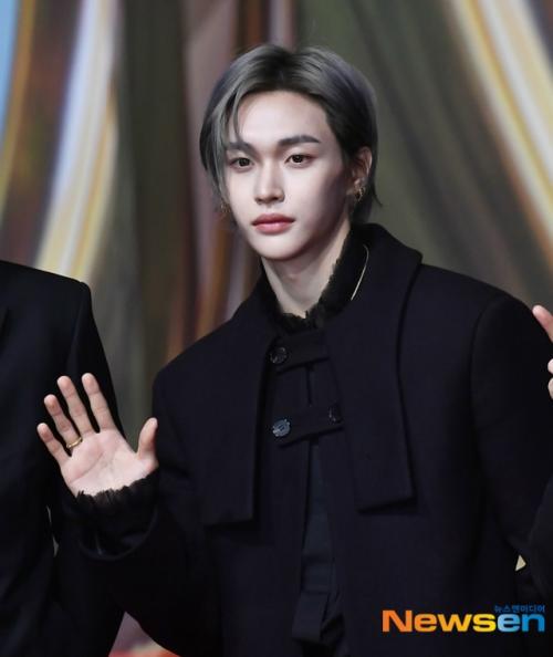 251225: Gayo Daejeon - Riize на красной дорожке. 04