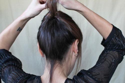 Прическа для обладательниц средних волос? 05