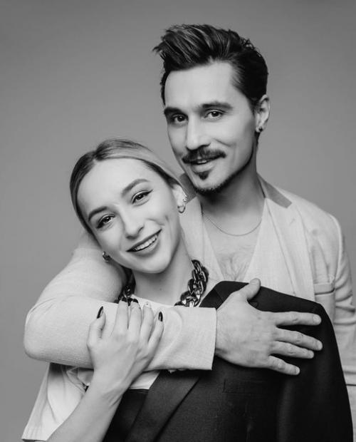 Дима билан выложил в инстаграм фотографии с сестрой. 02