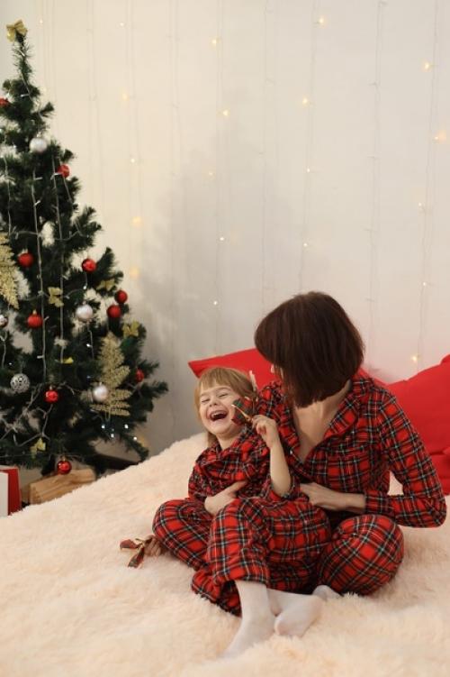 Новогодние снимки они могут быть совершенно разными, студийными, постоновычными, живыми с вашими эмоцииями. 01