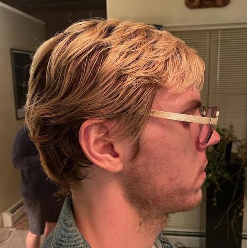 Наша дорогая шей снова делится фотографиями прически эвана для Дамера. 02