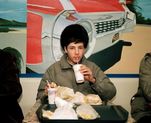 Умер британский фотограф - документалист Мартин парр, снявший открытие первого Mcdonald's в Москве. 03