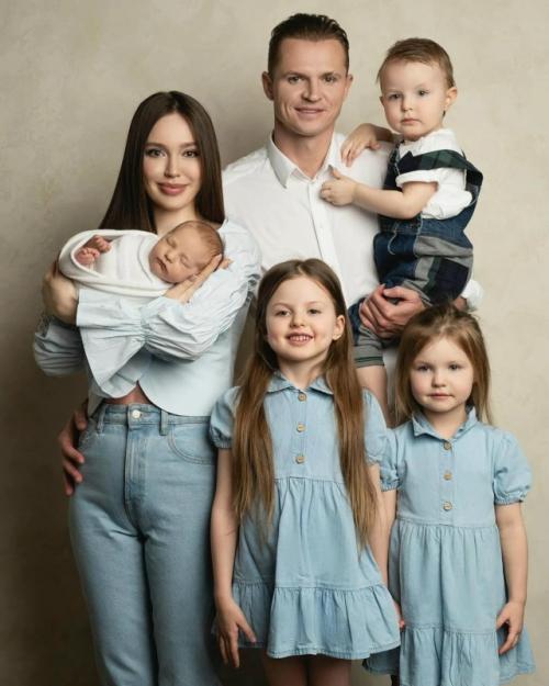 Анастасия Костенко решила сделать паузу в вопросе пятого ребенка, несмотря на мечты Дмитрия Тарасова! 04