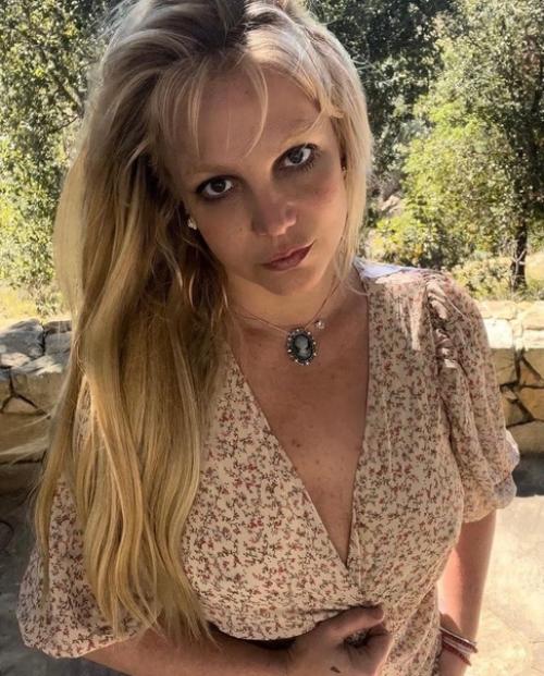 Новые фото отдохнувшей мисс Спирс: 01