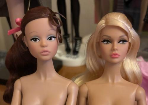 Вообще в последнее время я тихо наслаждаюсь куклами и ленюсь что-то снимать и писать. 02