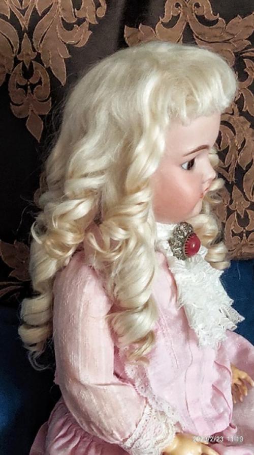 Продан!  Парик из натуральной козьей шерсти для антикварной куклы с обхватом головы 28-30 см. 01