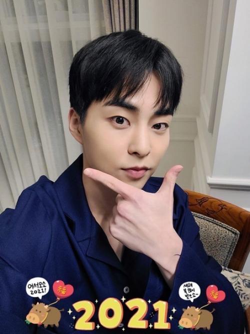 Я очень - очень - очень - очень сильно хочу увидеть фотографии чондэ и чунмена в такой день. 04