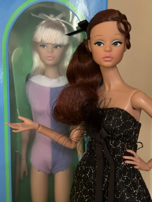 Вообще в последнее время я тихо наслаждаюсь куклами и ленюсь что-то снимать и писать. 04