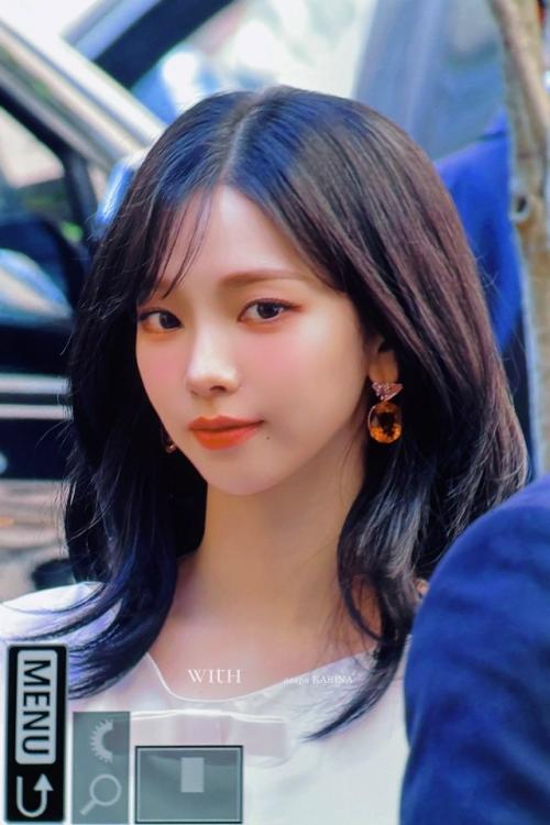 260226: Карина на шоу Prada во время миланской недели моды. 02