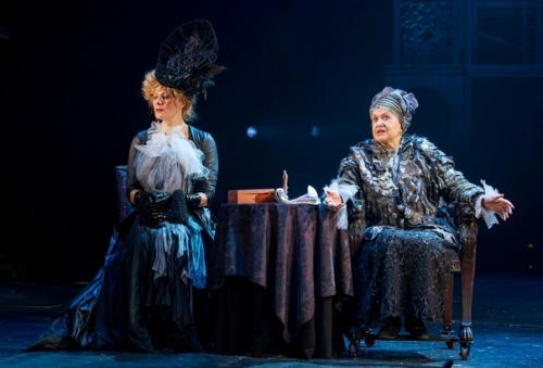 Профессиональная рецензии на спектакль - редкость и драгоценность, каждая из них важна. 02