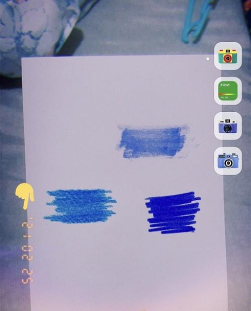 Арми в твиттере обсуждают, синяя ли прическа у гука или фиолетовая. 01