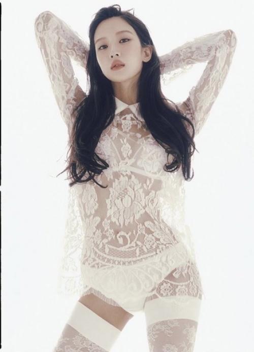 Instiz нет, но эта фотосессия Dolce & Gabbana с доёном и Мун гаён чертовски красивая. 01