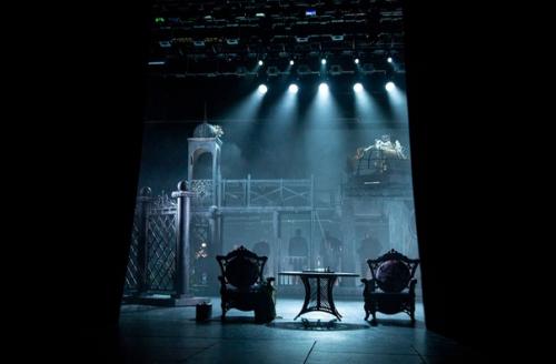 Профессиональная рецензии на спектакль - редкость и драгоценность, каждая из них важна. 03