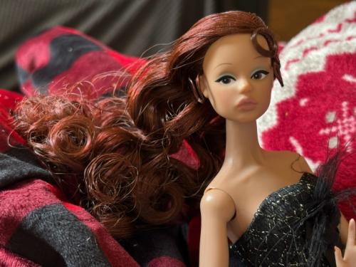 Вообще в последнее время я тихо наслаждаюсь куклами и ленюсь что-то снимать и писать. 07