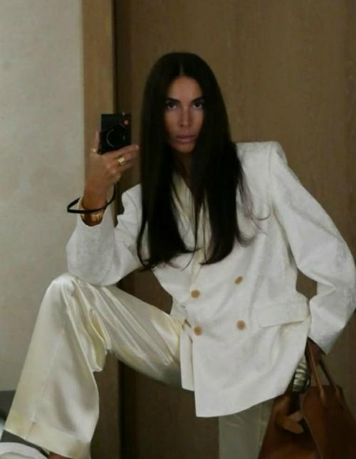 Дочь Оксаны Рим, фэшн - инфлюенсер варвара Протасова, вышла замуж за своего возлюбленного, Степана симкина. 04