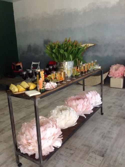 Что выберете, девочки, оригинальный или стандартный подарок к 8 марта от коллег? 01 Что выберете, девочки, оригинальный или стандартный подарок к 8 марта от коллег? 01