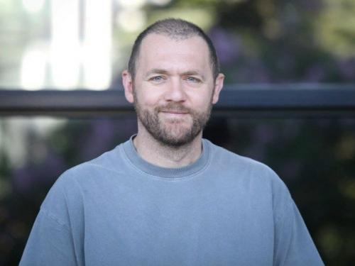 Заголовок: звезда Мажора Денис шведов избавился от залысин пересадкой волос. 02