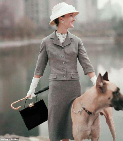 Всякая женщина - это тайна, покрытая платьем. 01