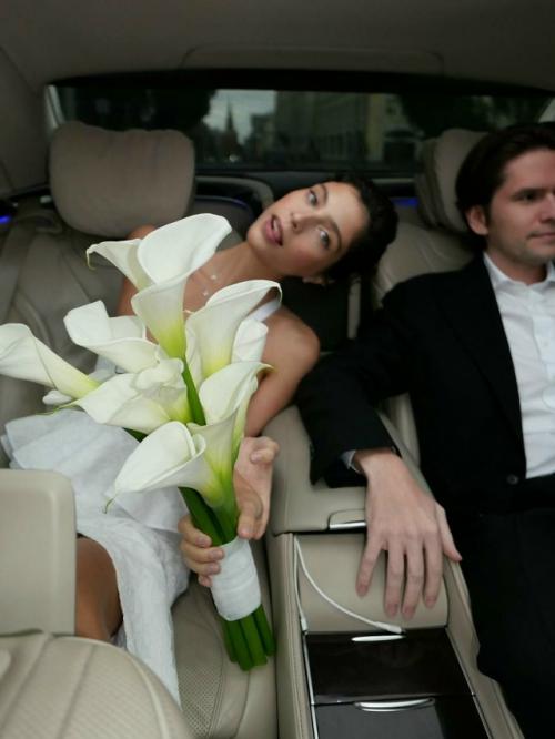 Дочь Оксаны Рим, фэшн - инфлюенсер варвара Протасова, вышла замуж за своего возлюбленного, Степана симкина. 

