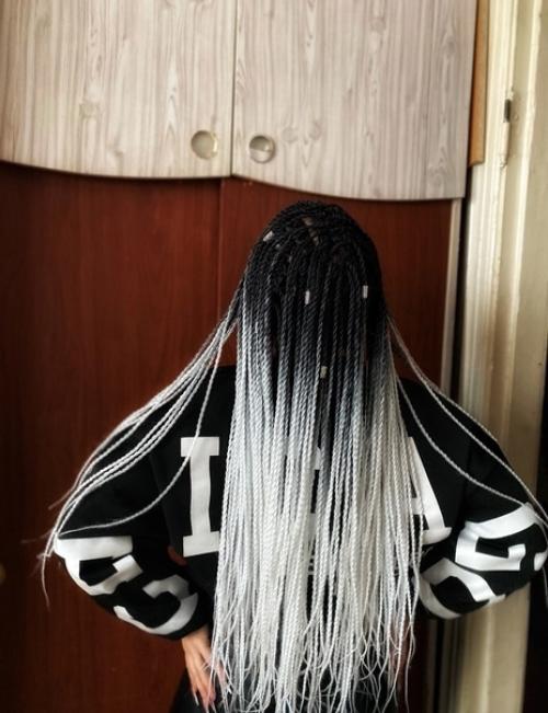 Сенегальские косы за последние годы захватили умы модниц и вместе с тем топ популярных афропричесок. 03