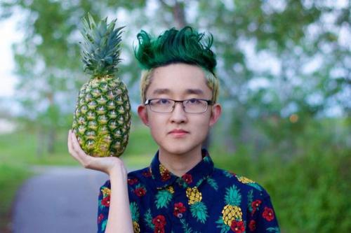 Подросток сделал стрижку в виде ананаса: результат ошеломляющий. 01