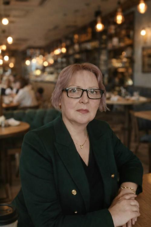 Весна ….
Время снимать шапки, доставать лёгкую одежду и приводить себя в порядок. 

