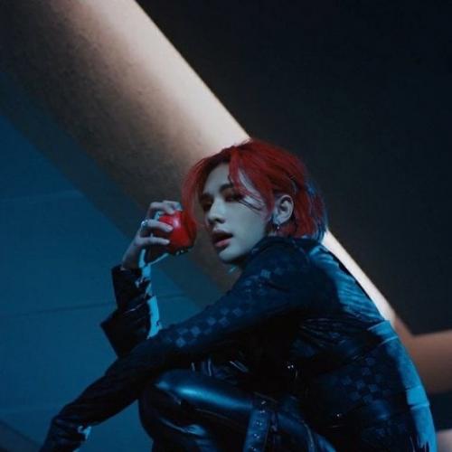 020323: кажется, причёска этого ИИ отсылка на хван хёнджина. 09 020323: кажется, причёска этого ИИ отсылка на хван хёнджина. 09