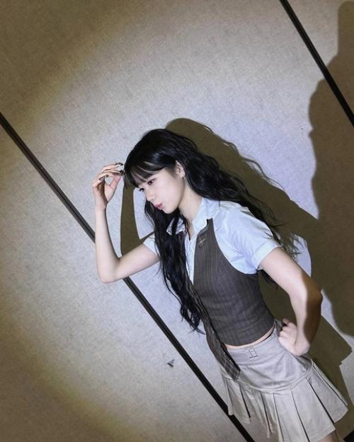 070323: казуха из LE Sserafim опубликовала фотографии с ч лкой. 08 070323: казуха из LE Sserafim опубликовала фотографии с ч лкой. 08