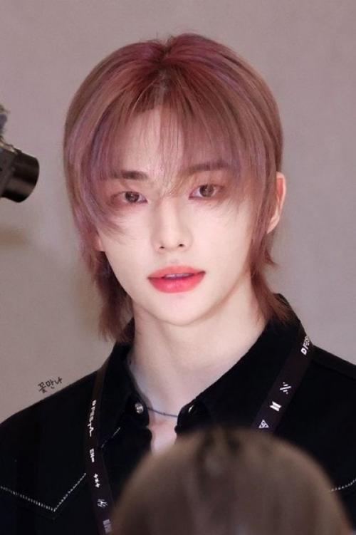 020323: кажется, причёска этого ИИ отсылка на хван хёнджина. 01 020323: кажется, причёска этого ИИ отсылка на хван хёнджина. 01