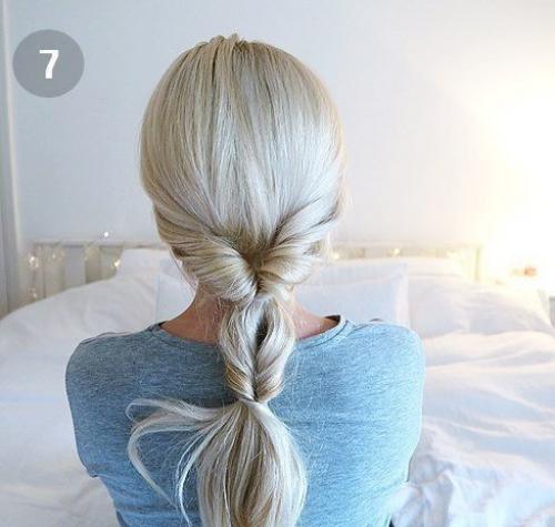 Быстрая и удобная прическа на длинные волосы. 06