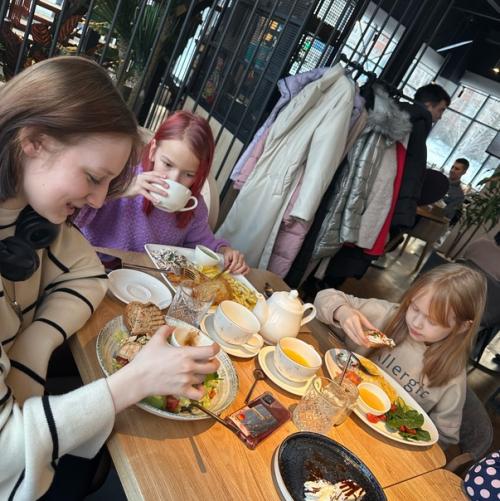 Прекрасный день, в прекрасной и самой любимой женской компании. 02 Прекрасный день, в прекрасной и самой любимой женской компании. 02