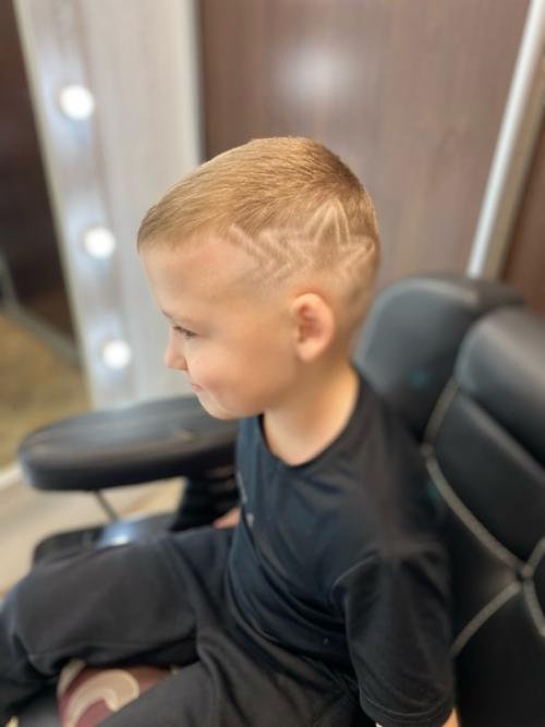 Рисунки на голове для мальчиков - модная тенденция последнего времени, они смотрятся ярко, креативно и стильно. 01