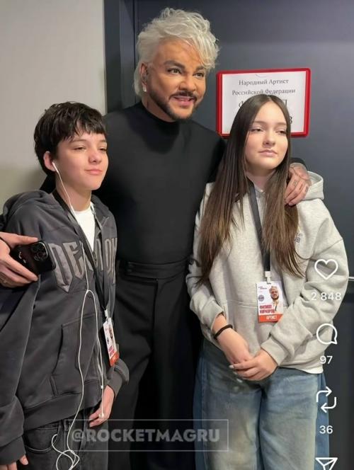 Анастасия стоцкая поделилась новыми фото с детьми - 14-летним Александром и 8-летней верой. 02