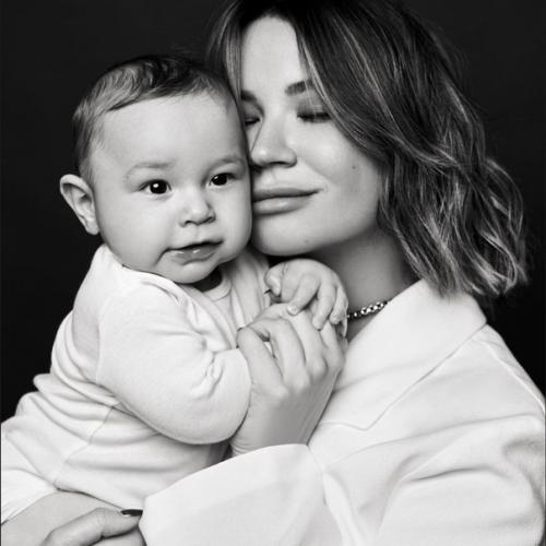 Очаровательная Ида галич со своей крошкой. 02