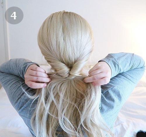 Быстрая и удобная прическа на длинные волосы. 03
