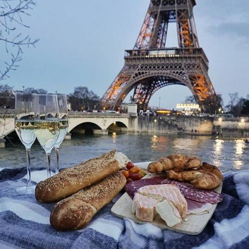 Всякая женщина - это тайна, покрытая платьем. 02